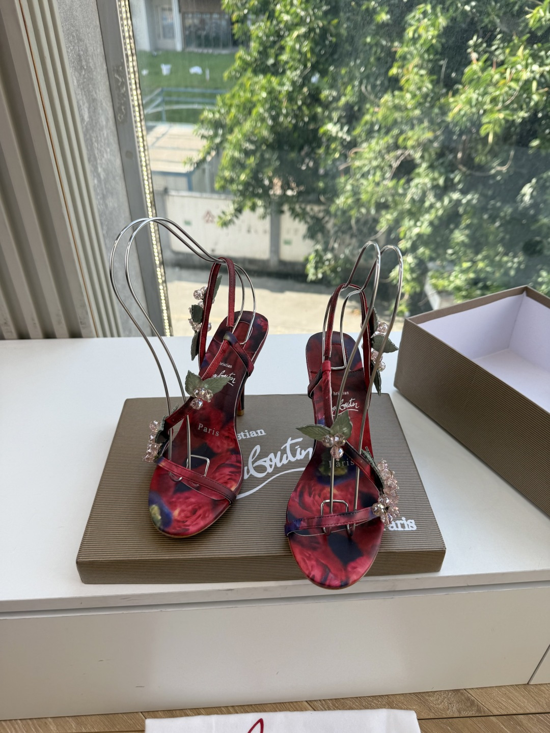 G277Christian Louboutin红底鞋防水台凉鞋 选到了颜色真好看呀[色色R]MyTheresa上现在居然