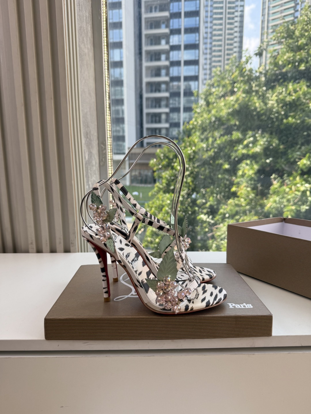 G277Christian Louboutin红底鞋防水台凉鞋 选到了颜色真好看呀[色色R]MyTheresa上现在居然