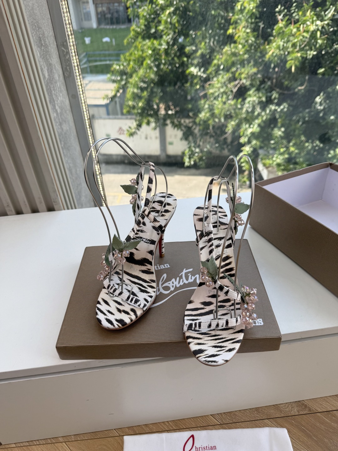 G277Christian Louboutin红底鞋防水台凉鞋 选到了颜色真好看呀[色色R]MyTheresa上现在居然