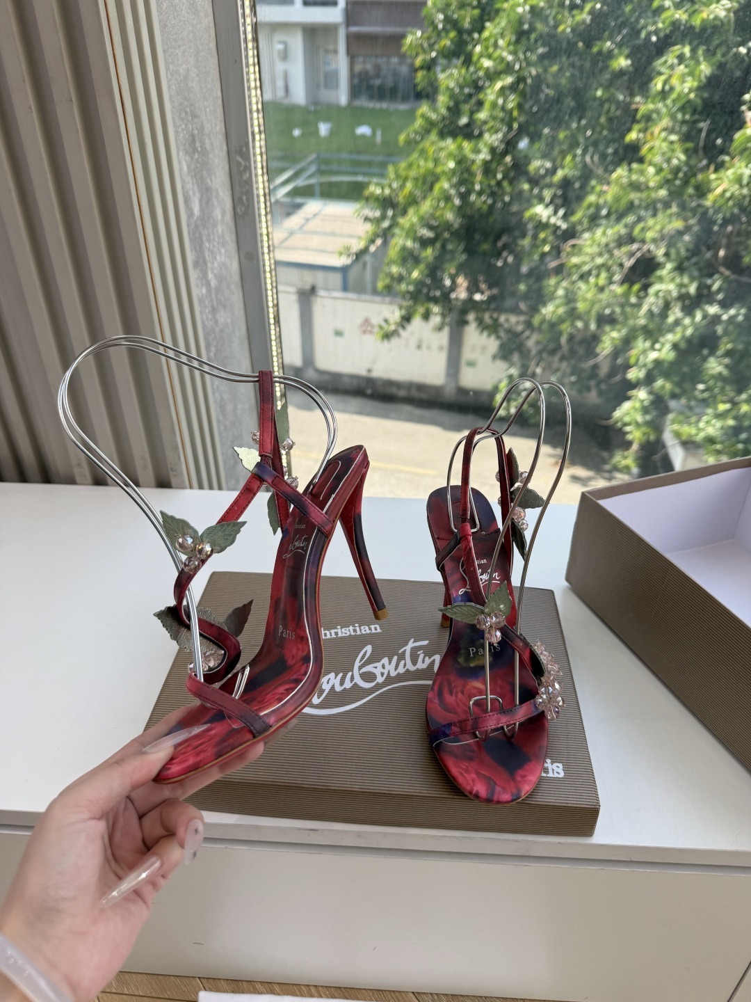 G277Christian Louboutin红底鞋防水台凉鞋 选到了颜色真好看呀[色色R]MyTheresa上现在居然