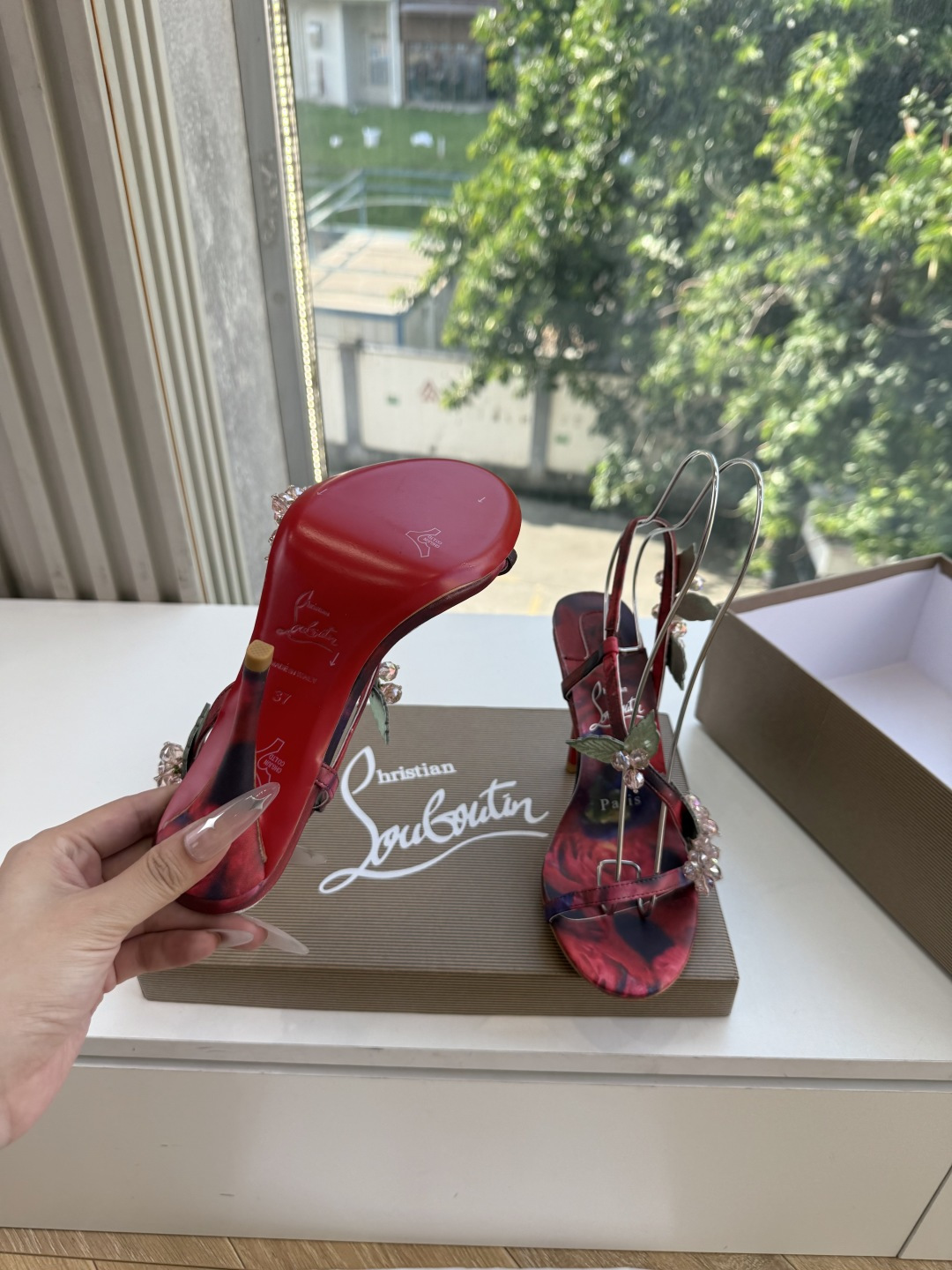 G277Christian Louboutin红底鞋防水台凉鞋 选到了颜色真好看呀[色色R]MyTheresa上现在居然
