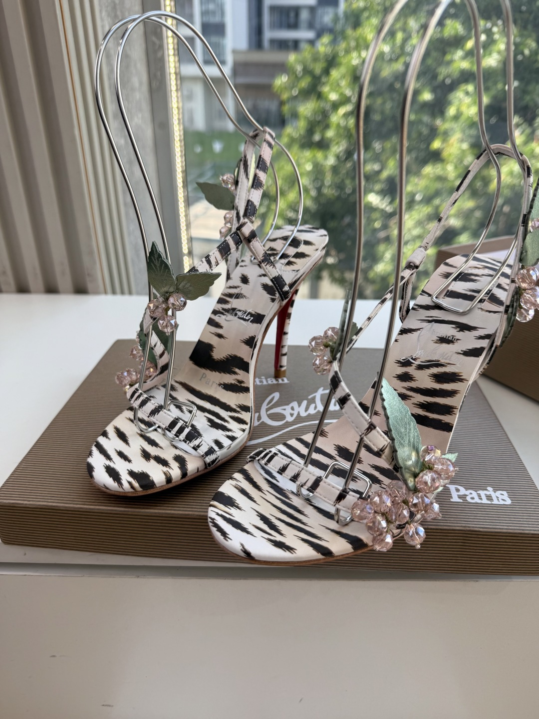 G277Christian Louboutin红底鞋防水台凉鞋 选到了颜色真好看呀[色色R]MyTheresa上现在居然
