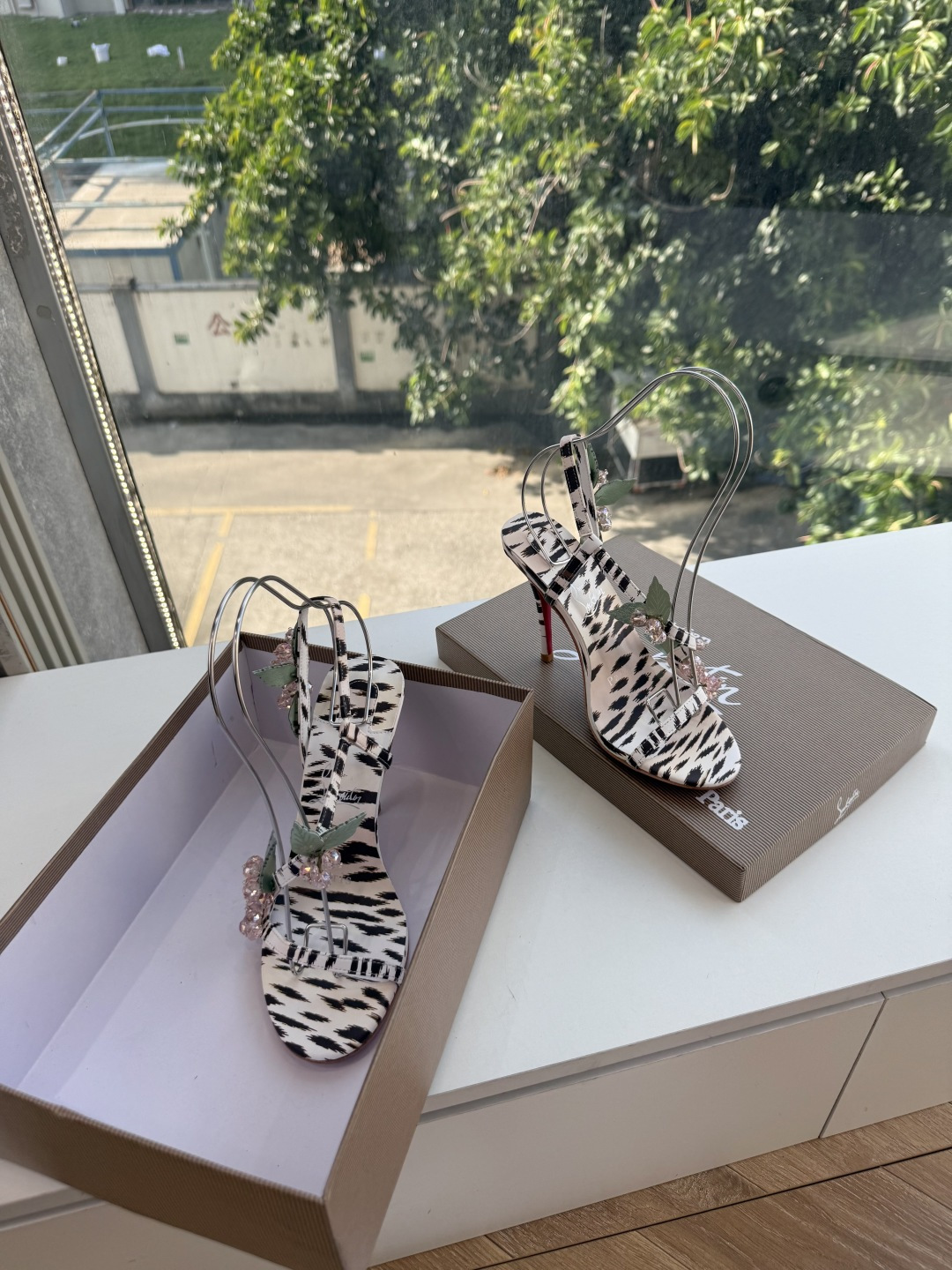 G277Christian Louboutin红底鞋防水台凉鞋 选到了颜色真好看呀[色色R]MyTheresa上现在居然