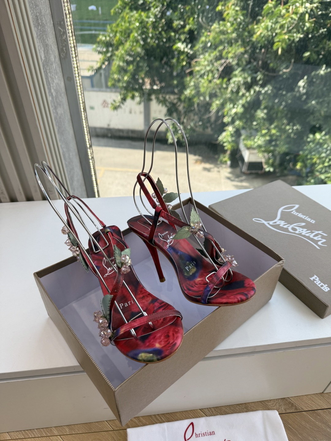 G277Christian Louboutin红底鞋防水台凉鞋 选到了颜色真好看呀[色色R]MyTheresa上现在居然