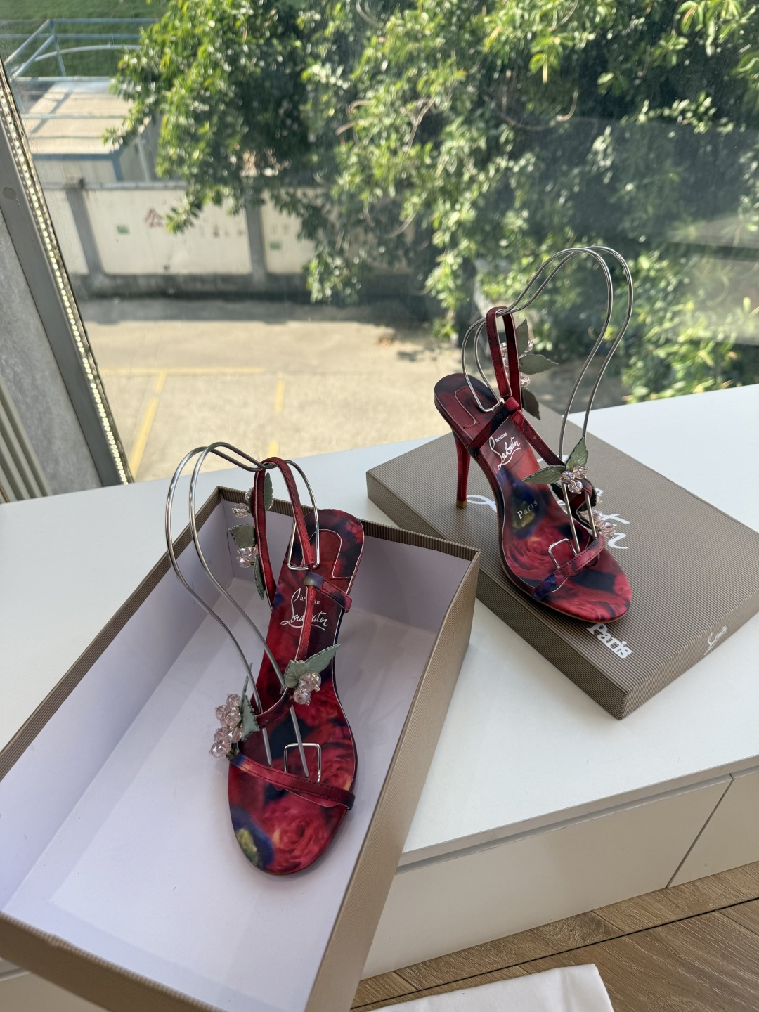 G277Christian Louboutin红底鞋防水台凉鞋 选到了颜色真好看呀[色色R]MyTheresa上现在居然