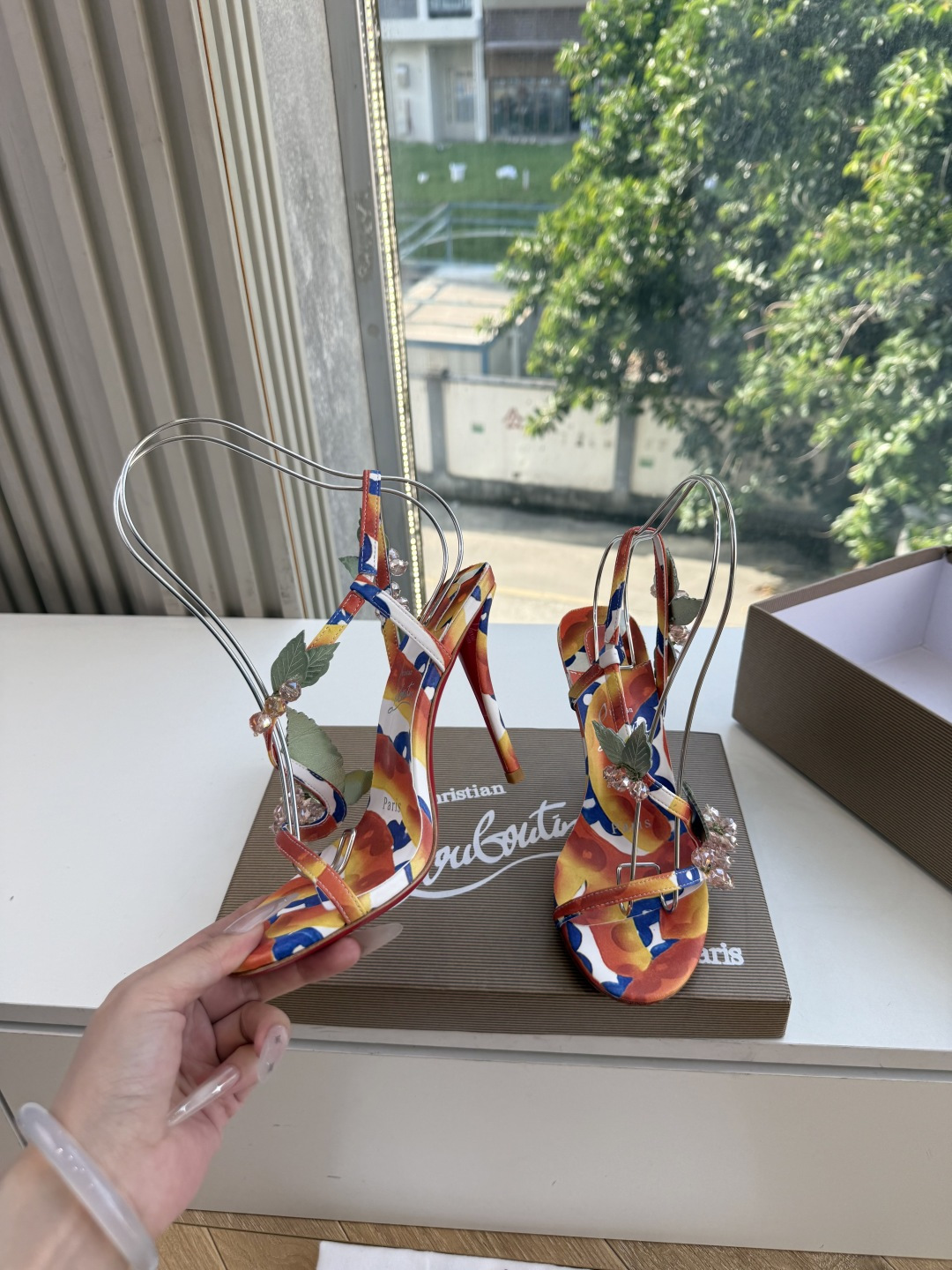 G277Christian Louboutin红底鞋防水台凉鞋 选到了颜色真好看呀[色色R]MyTheresa上现在居然