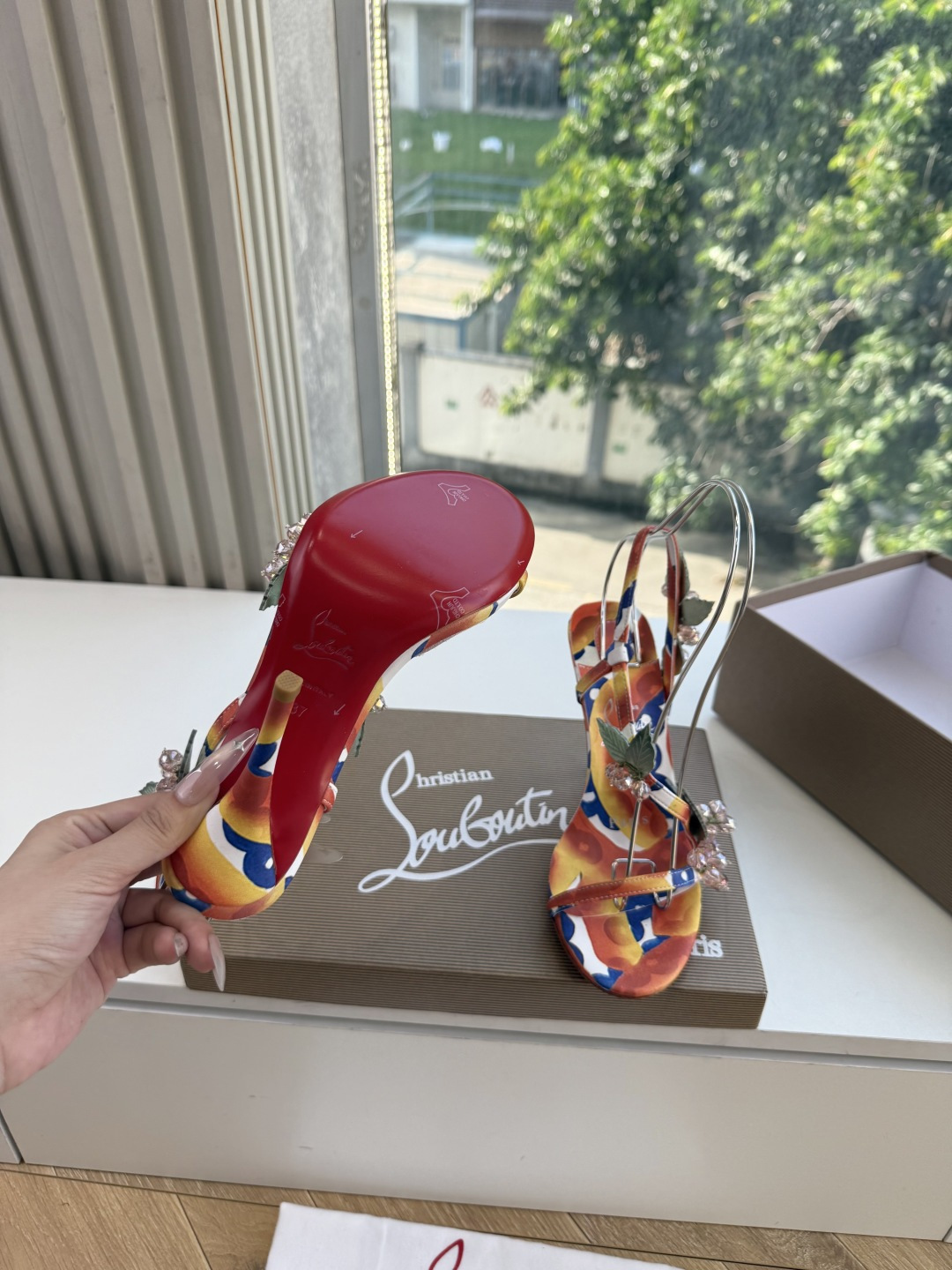 G277Christian Louboutin红底鞋防水台凉鞋 选到了颜色真好看呀[色色R]MyTheresa上现在居然