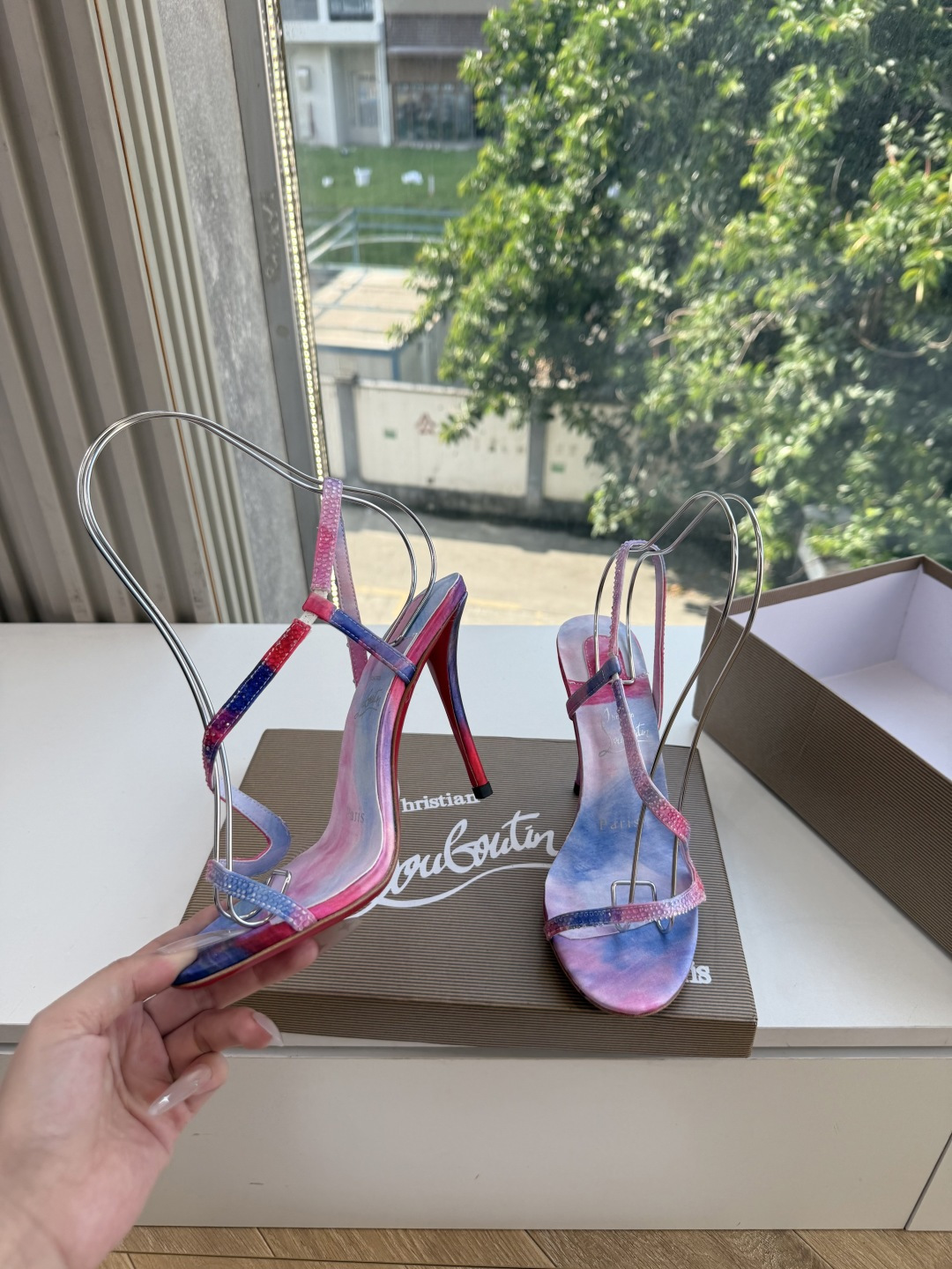 G277Christian Louboutin红底鞋防水台凉鞋 选到了颜色真好看呀[色色R]MyTheresa上现在居然