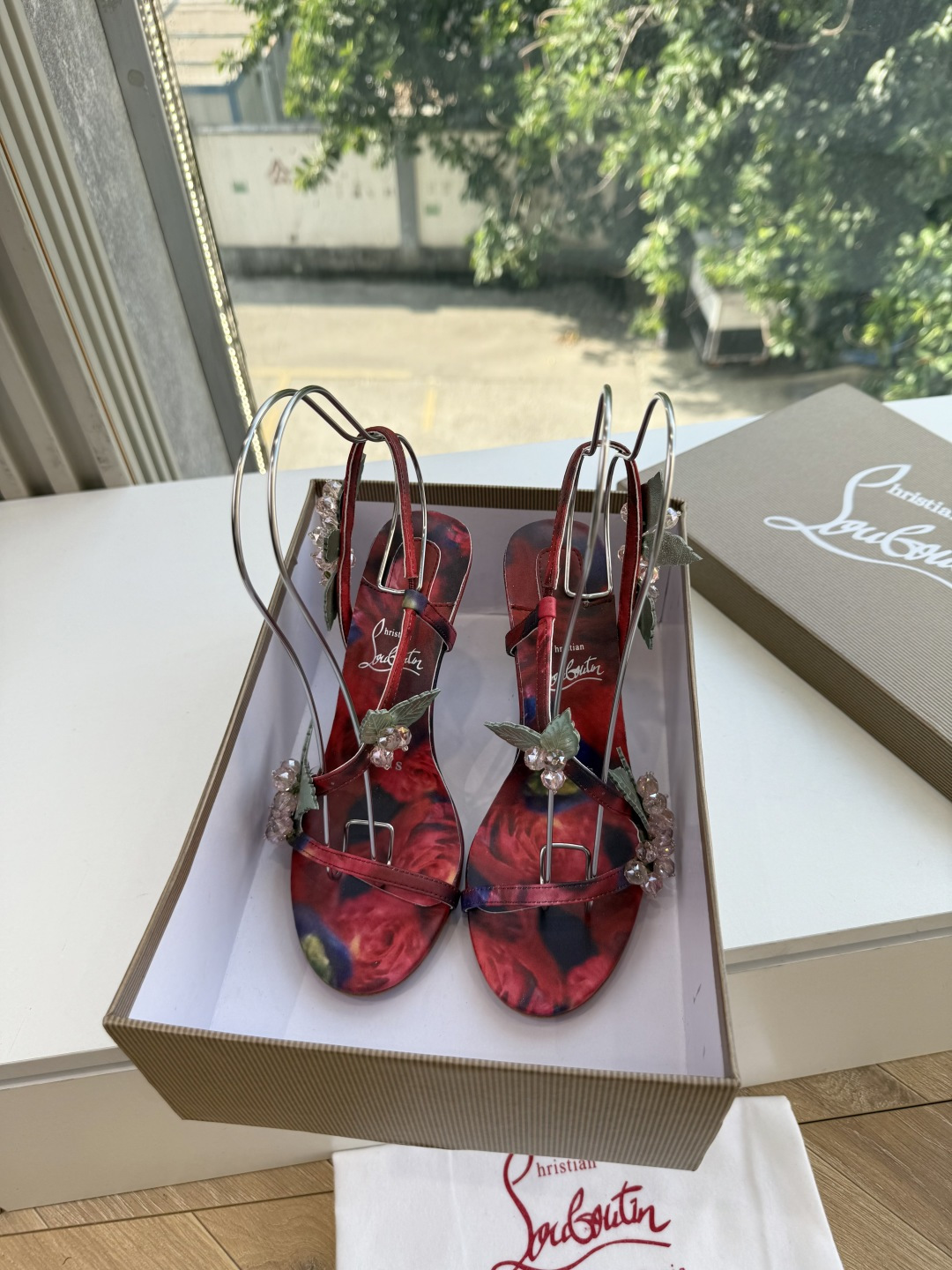 G277Christian Louboutin红底鞋防水台凉鞋 选到了颜色真好看呀[色色R]MyTheresa上现在居然