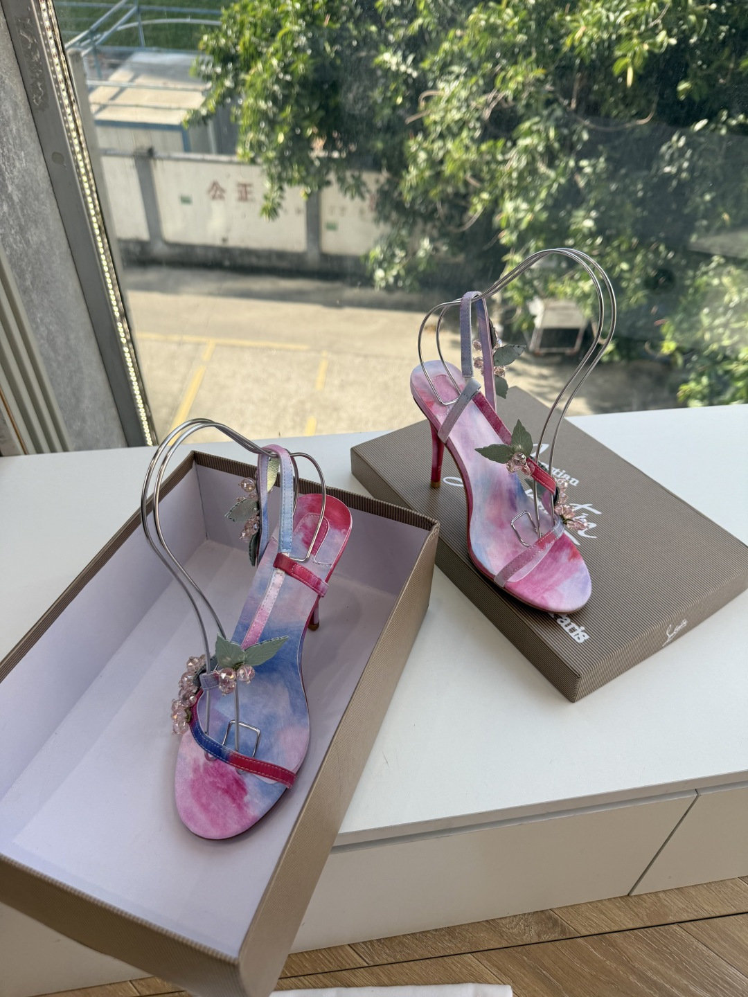G277Christian Louboutin红底鞋防水台凉鞋 选到了颜色真好看呀[色色R]MyTheresa上现在居然