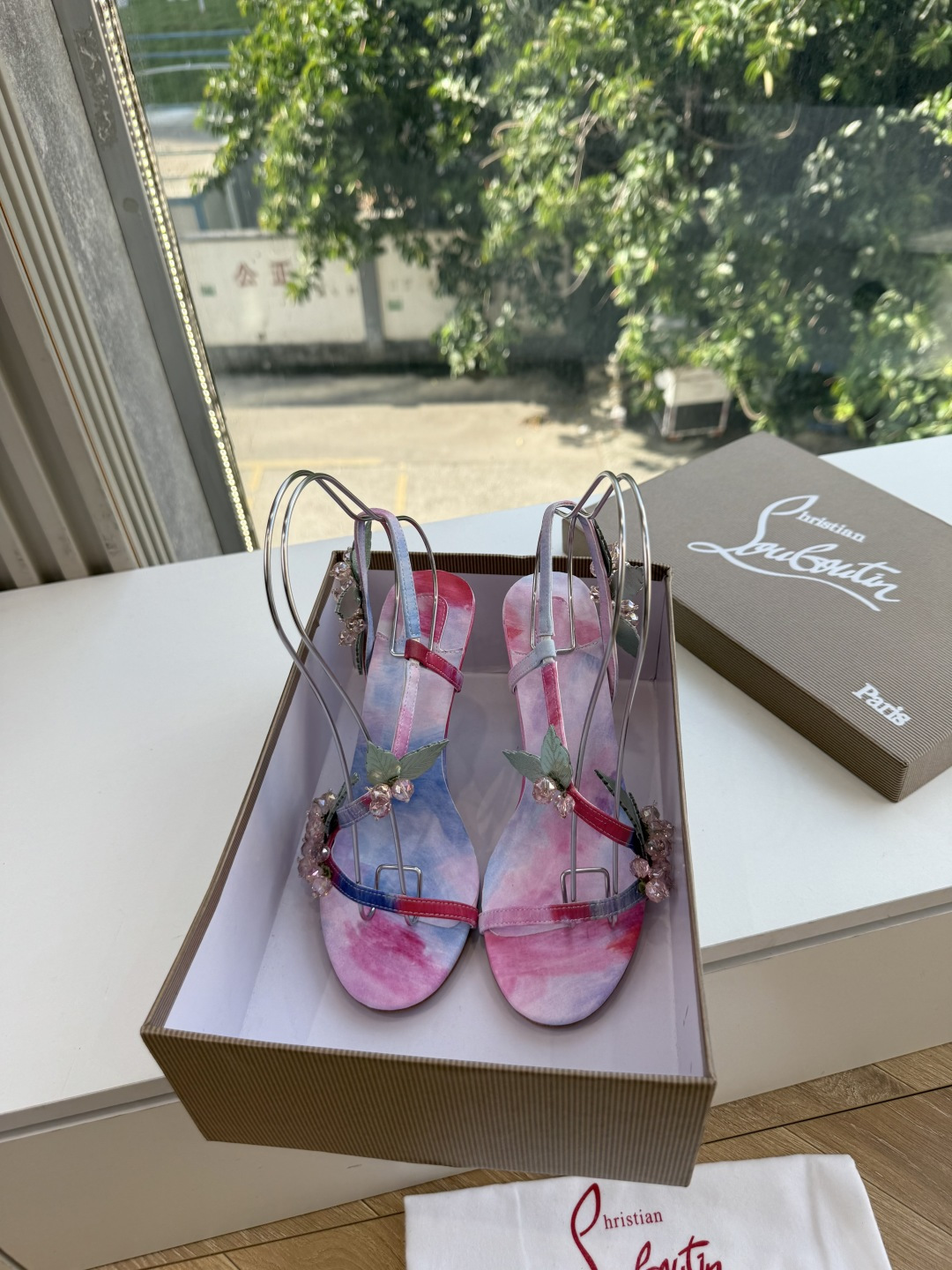G277Christian Louboutin红底鞋防水台凉鞋 选到了颜色真好看呀[色色R]MyTheresa上现在居然