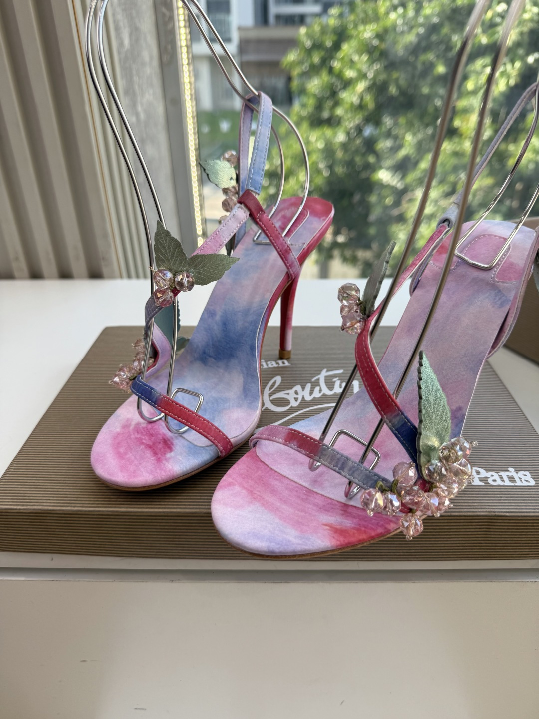 G277Christian Louboutin红底鞋防水台凉鞋 选到了颜色真好看呀[色色R]MyTheresa上现在居然