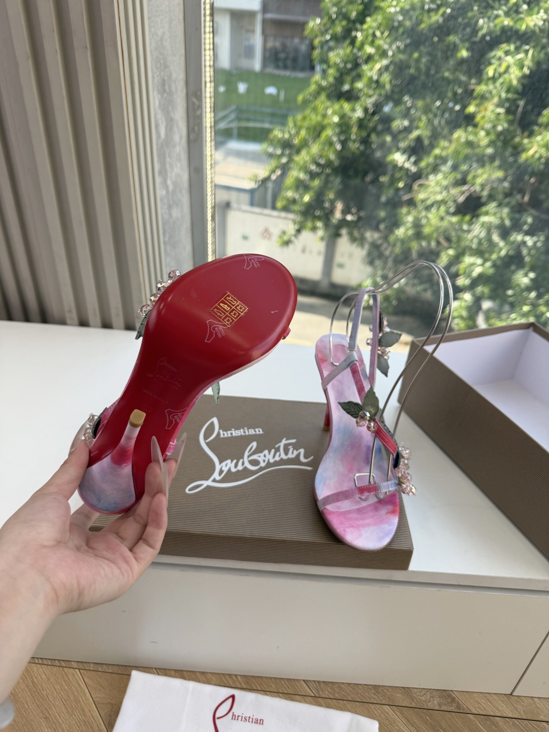G277Christian Louboutin红底鞋防水台凉鞋 选到了颜色真好看呀[色色R]MyTheresa上现在居然