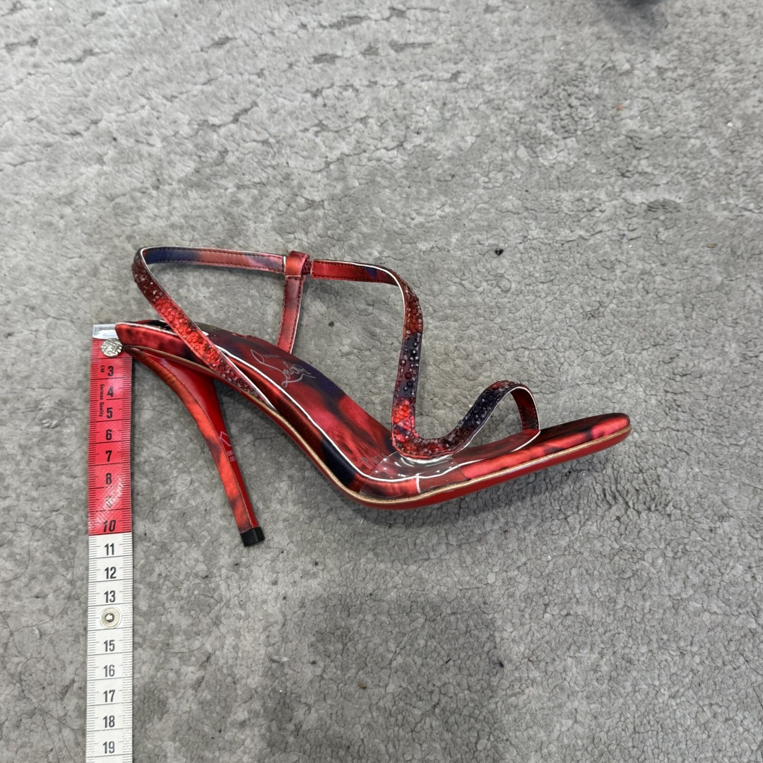G277Christian Louboutin红底鞋防水台凉鞋 选到了颜色真好看呀[色色R]MyTheresa上现在居然