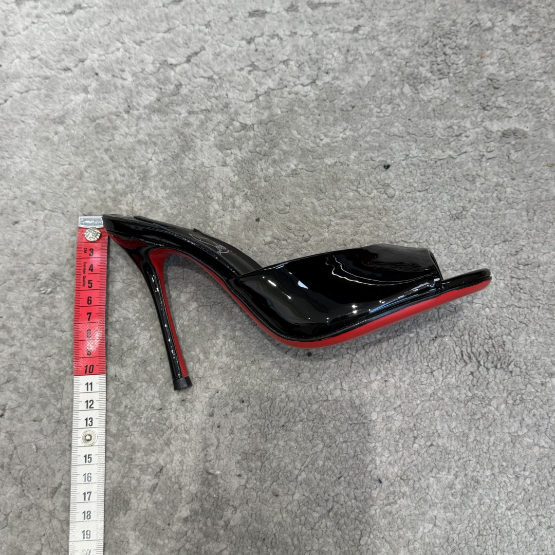 G277Christian Louboutin红底鞋防水台凉鞋 选到了颜色真好看呀[色色R]MyTheresa上现在居然