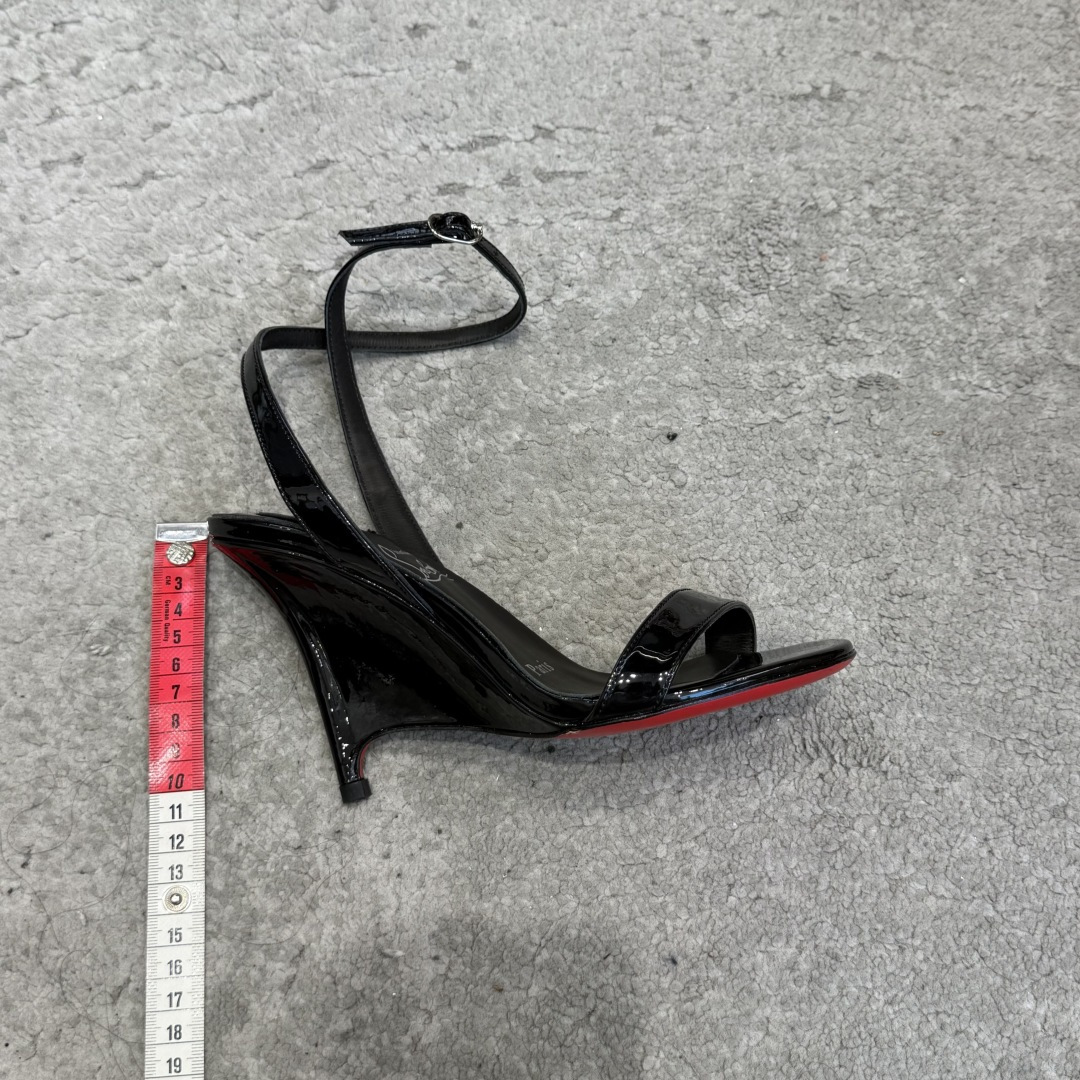 G277Christian Louboutin红底鞋防水台凉鞋 选到了颜色真好看呀[色色R]MyTheresa上现在居然