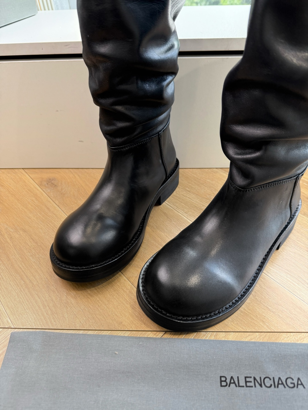 G261代购级别Balenciaga巴黎世家堆堆靴Veno高筒靴 中筒靴 请认准高版本 这款靴子在设计上独具匠心 以绑 G261代购级别Balenciaga巴黎世家堆堆靴Veno高筒靴 中筒靴 请认准高版本 这款靴子在设计上独具匠心 以绑