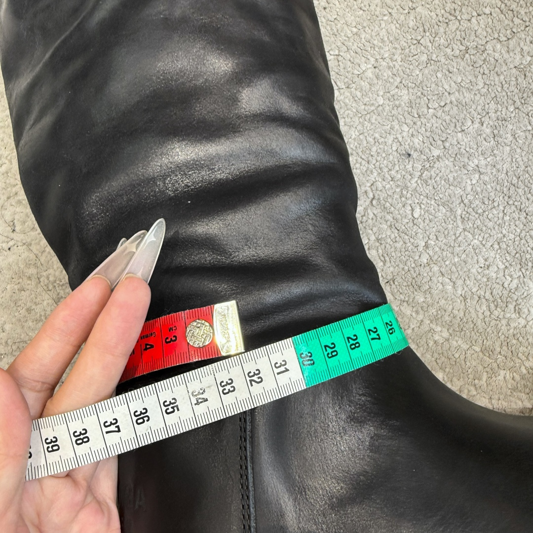 G261代购级别Balenciaga巴黎世家堆堆靴Veno高筒靴 中筒靴  请认准高版本 这款靴子在设计上独具匠心 以绑