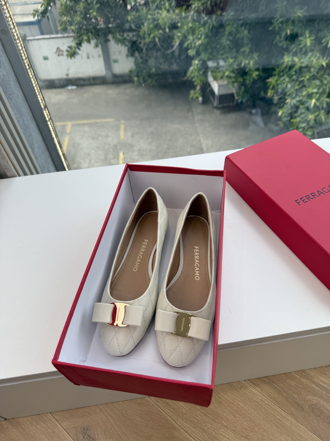G397代购级 原版一比一复刻顶级FERRAGAMO菲拉格慕女士新版Vara铭牌玛丽珍网鞋脚果然更惊艳~蝴蝶结,集美感与 G397代购级 原版一比一复刻顶级FERRAGAMO菲拉格慕女士新版Vara铭牌玛丽珍网鞋脚果然更惊艳~蝴蝶结,集美感与