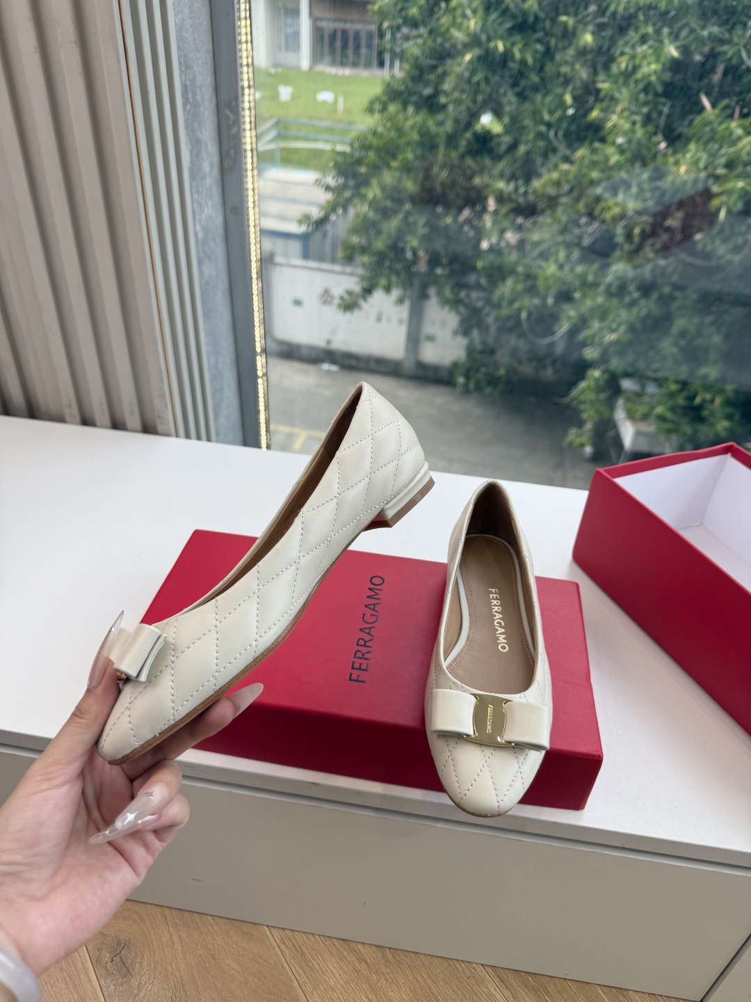 G397代购级 原版一比一复刻顶级FERRAGAMO菲拉格慕女士新版Vara铭牌玛丽珍网鞋脚果然更惊艳~蝴蝶结,集美感与 G397代购级 原版一比一复刻顶级FERRAGAMO菲拉格慕女士新版Vara铭牌玛丽珍网鞋脚果然更惊艳~蝴蝶结,集美感与