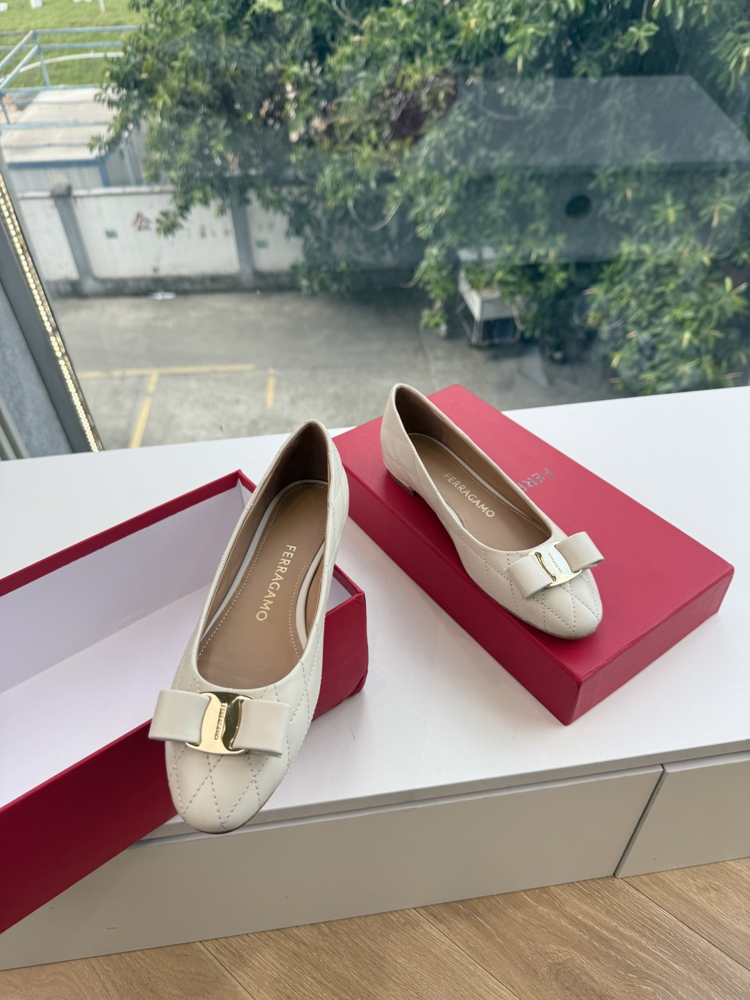 G397代购级 原版一比一复刻顶级FERRAGAMO菲拉格慕女士新版Vara铭牌玛丽珍网鞋脚果然更惊艳~蝴蝶结,集美感与 G397代购级 原版一比一复刻顶级FERRAGAMO菲拉格慕女士新版Vara铭牌玛丽珍网鞋脚果然更惊艳~蝴蝶结,集美感与