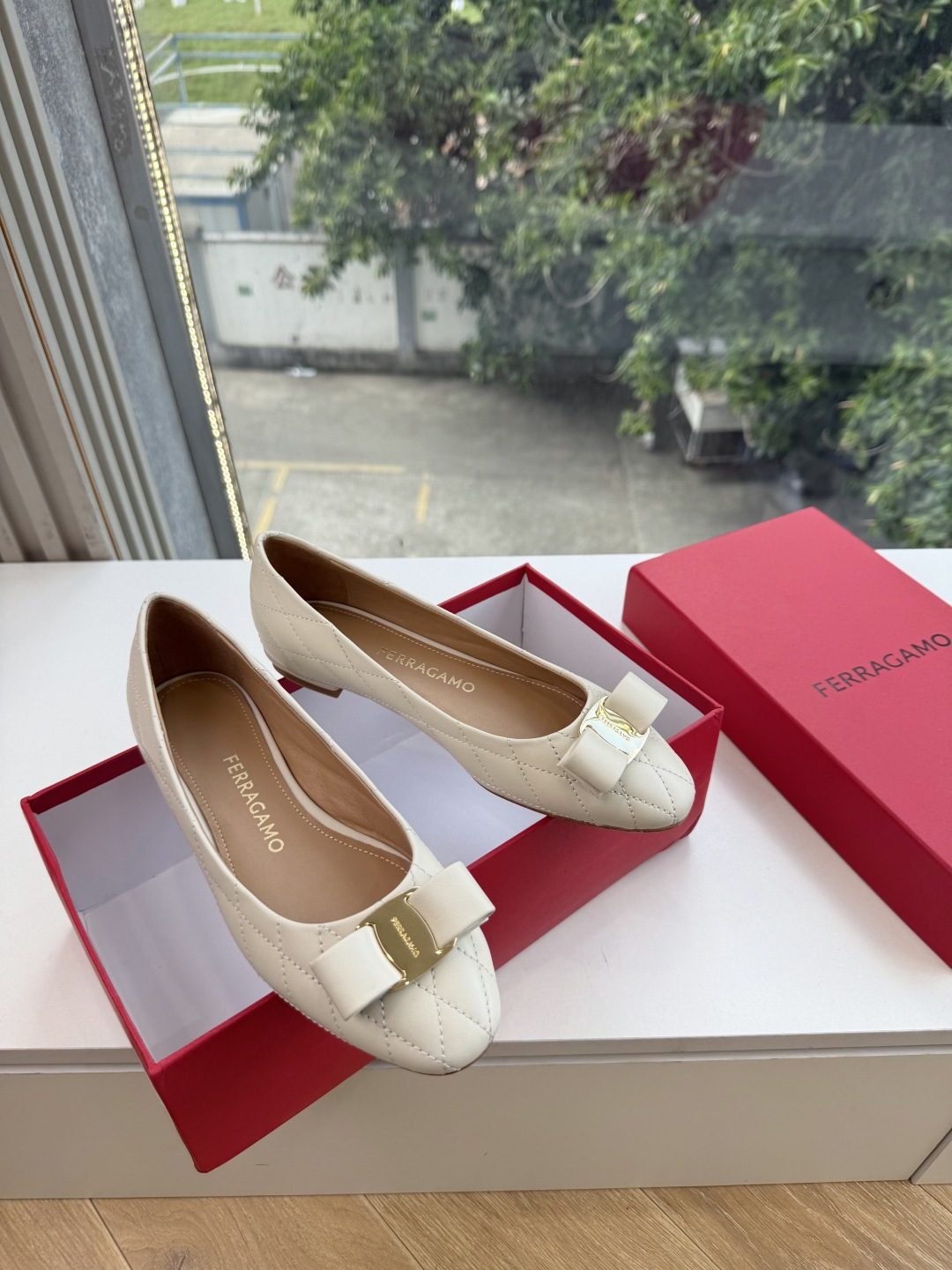 G397代购级 原版一比一复刻顶级FERRAGAMO菲拉格慕女士新版Vara铭牌玛丽珍网鞋脚果然更惊艳~蝴蝶结,集美感与 G397代购级 原版一比一复刻顶级FERRAGAMO菲拉格慕女士新版Vara铭牌玛丽珍网鞋脚果然更惊艳~蝴蝶结,集美感与