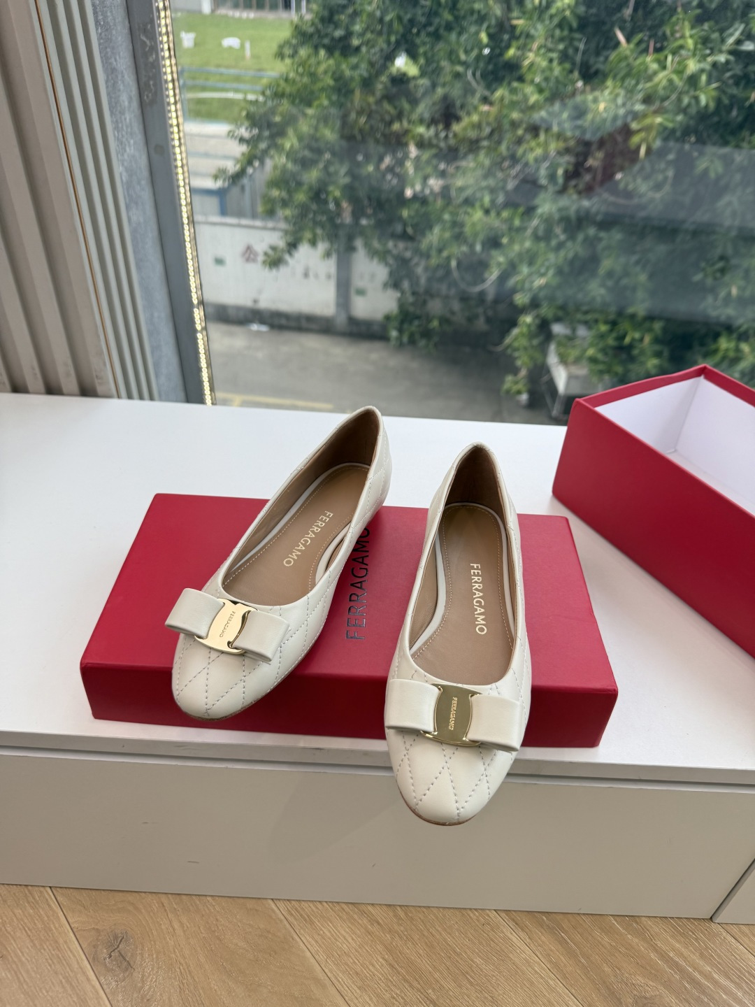 G397代购级 原版一比一复刻顶级FERRAGAMO菲拉格慕女士新版Vara铭牌玛丽珍网鞋脚果然更惊艳~蝴蝶结,集美感与 G397代购级 原版一比一复刻顶级FERRAGAMO菲拉格慕女士新版Vara铭牌玛丽珍网鞋脚果然更惊艳~蝴蝶结,集美感与