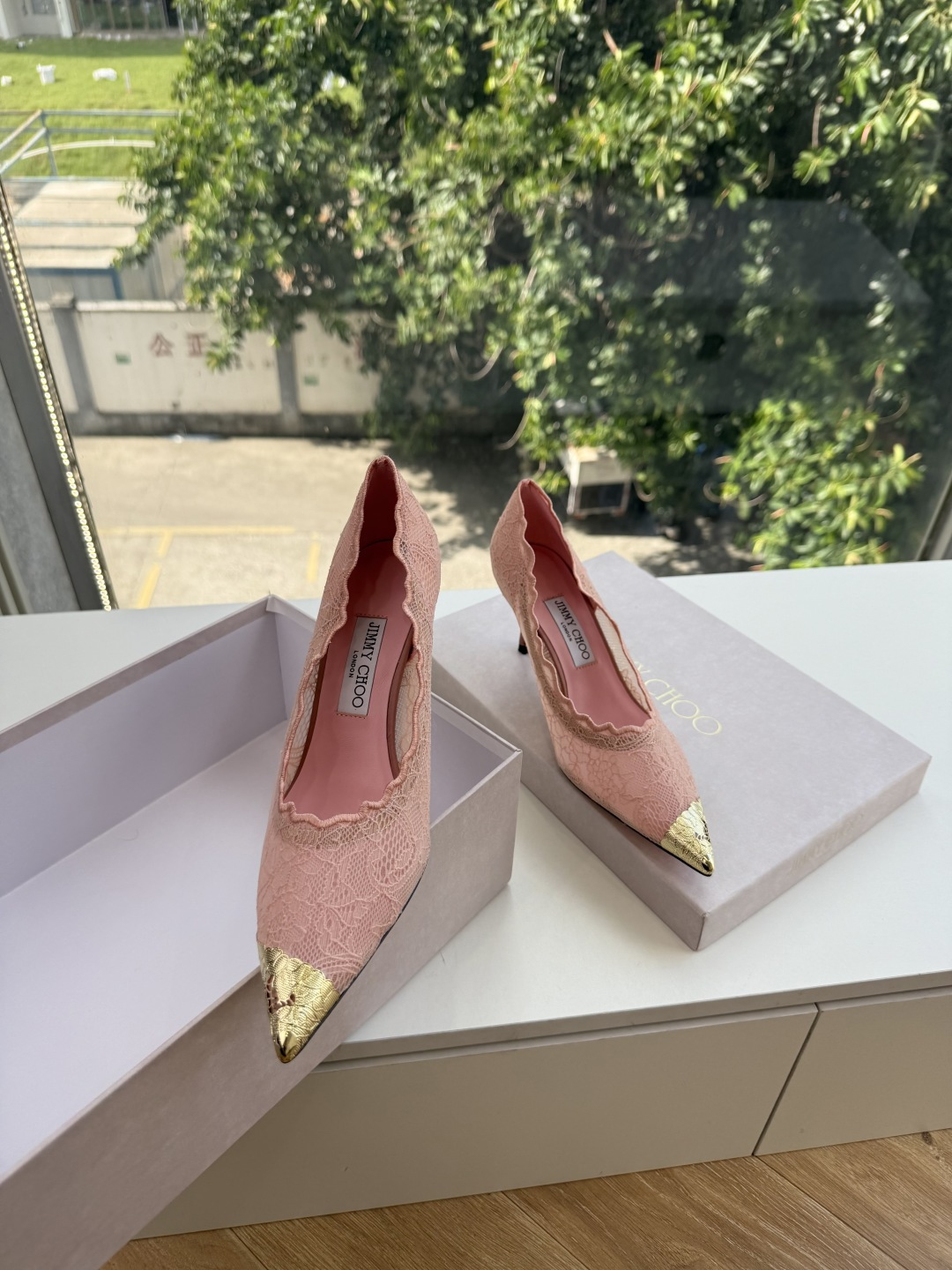 G987顶级品质JimmyCho*吉米周爆品 顶版 尖头高跟鞋  这也太仙了叭，像艺术品一样美到窒息的很生动形象，很温柔