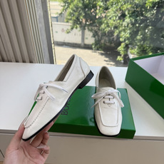 G012顶级品质BV 秀款BOTTEGA VENETA乐福鞋C随性复古秀款 Romeo 女士乐福鞋,灵感回溯至60年代的 G012顶级品质BV 秀款BOTTEGA VENETA乐福鞋C随性复古秀款 Romeo 女士乐福鞋,灵感回溯至60年代的