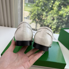 G012顶级品质BV 秀款BOTTEGA VENETA乐福鞋C随性复古秀款 Romeo 女士乐福鞋,灵感回溯至60年代的 G012顶级品质BV 秀款BOTTEGA VENETA乐福鞋C随性复古秀款 Romeo 女士乐福鞋,灵感回溯至60年代的
