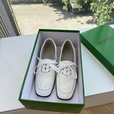 G012顶级品质BV 秀款BOTTEGA VENETA乐福鞋C随性复古秀款 Romeo 女士乐福鞋,灵感回溯至60年代的 G012顶级品质BV 秀款BOTTEGA VENETA乐福鞋C随性复古秀款 Romeo 女士乐福鞋,灵感回溯至60年代的