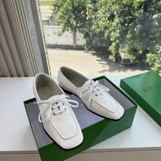 G012顶级品质BV 秀款BOTTEGA VENETA乐福鞋C随性复古秀款 Romeo 女士乐福鞋,灵感回溯至60年代的 G012顶级品质BV 秀款BOTTEGA VENETA乐福鞋C随性复古秀款 Romeo 女士乐福鞋,灵感回溯至60年代的
