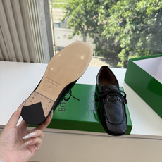 G012顶级品质BV 秀款BOTTEGA VENETA乐福鞋C随性复古秀款 Romeo 女士乐福鞋,灵感回溯至60年代的 G012顶级品质BV 秀款BOTTEGA VENETA乐福鞋C随性复古秀款 Romeo 女士乐福鞋,灵感回溯至60年代的