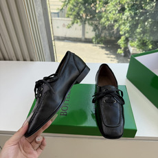G012顶级品质BV 秀款BOTTEGA VENETA乐福鞋C随性复古秀款 Romeo 女士乐福鞋,灵感回溯至60年代的 G012顶级品质BV 秀款BOTTEGA VENETA乐福鞋C随性复古秀款 Romeo 女士乐福鞋,灵感回溯至60年代的