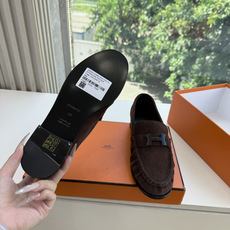 G393代购级别Hermes爱马仕Julian 系列 乐福鞋 这款Julian系列小牛皮和麂皮饰有标志性“H”细节。设计 G393代购级别Hermes爱马仕Julian 系列 乐福鞋 这款Julian系列小牛皮和麂皮饰有标志性“H”细节。设计