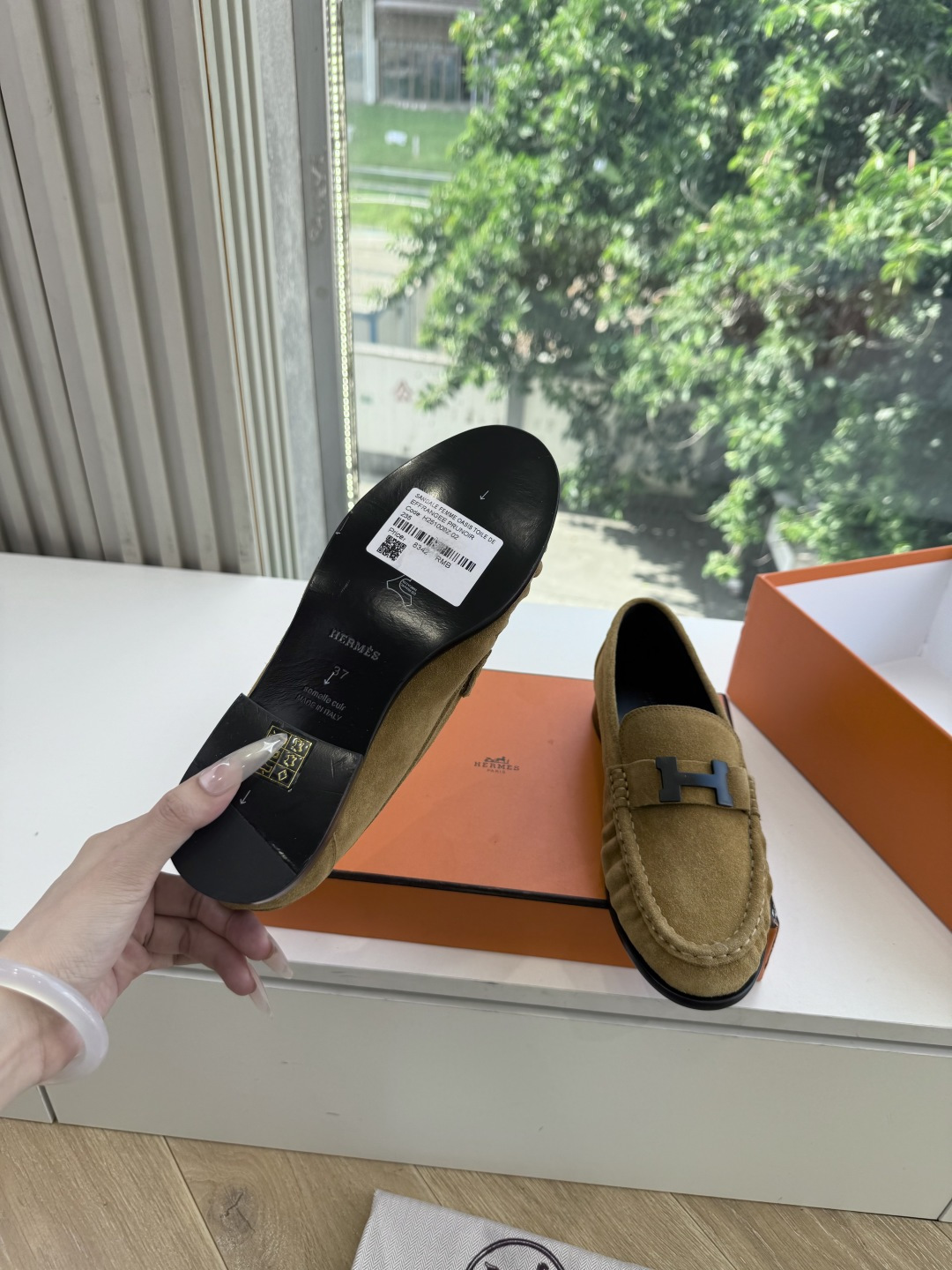 G393代购级别Hermes爱马仕Julian 系列 乐福鞋 这款Julian系列小牛皮和麂皮饰有标志性“H”细节。设计 G393代购级别Hermes爱马仕Julian 系列 乐福鞋 这款Julian系列小牛皮和麂皮饰有标志性“H”细节。设计