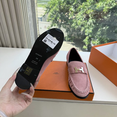 G393代购级别Hermes爱马仕Julian 系列 乐福鞋 这款Julian系列小牛皮和麂皮饰有标志性“H”细节。设计 G393代购级别Hermes爱马仕Julian 系列 乐福鞋 这款Julian系列小牛皮和麂皮饰有标志性“H”细节。设计