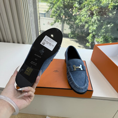 G393代购级别Hermes爱马仕Julian 系列 乐福鞋 这款Julian系列小牛皮和麂皮饰有标志性“H”细节。设计 G393代购级别Hermes爱马仕Julian 系列 乐福鞋 这款Julian系列小牛皮和麂皮饰有标志性“H”细节。设计