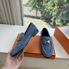 G393代购级别Hermes爱马仕Julian 系列 乐福鞋 这款Julian系列小牛皮和麂皮饰有标志性“H”细节。设计 G393代购级别Hermes爱马仕Julian 系列 乐福鞋 这款Julian系列小牛皮和麂皮饰有标志性“H”细节。设计