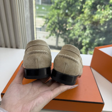 G393代购级别Hermes爱马仕Julian 系列 乐福鞋 这款Julian系列小牛皮和麂皮饰有标志性“H”细节。设计 G393代购级别Hermes爱马仕Julian 系列 乐福鞋 这款Julian系列小牛皮和麂皮饰有标志性“H”细节。设计