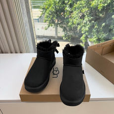 😀G026UGG秋冬新款系列棉鞋雪地靴棉鞋作为的领军品牌,这双新款同样延续了其一贯的舒适理念,穿在脚上轻盈自在,仿佛踩在 😀G026UGG秋冬新款系列棉鞋雪地靴棉鞋作为的领军品牌,这双新款同样延续了其一贯的舒适理念,穿在脚上轻盈自在,仿佛踩在