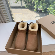 😀G026UGG秋冬新款系列棉鞋雪地靴棉鞋作为的领军品牌,这双新款同样延续了其一贯的舒适理念,穿在脚上轻盈自在,仿佛踩在 😀G026UGG秋冬新款系列棉鞋雪地靴棉鞋作为的领军品牌,这双新款同样延续了其一贯的舒适理念,穿在脚上轻盈自在,仿佛踩在