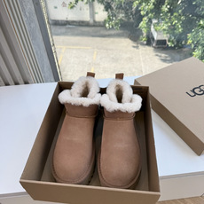 😀G026UGG秋冬新款系列棉鞋雪地靴棉鞋作为的领军品牌,这双新款同样延续了其一贯的舒适理念,穿在脚上轻盈自在,仿佛踩在 😀G026UGG秋冬新款系列棉鞋雪地靴棉鞋作为的领军品牌,这双新款同样延续了其一贯的舒适理念,穿在脚上轻盈自在,仿佛踩在