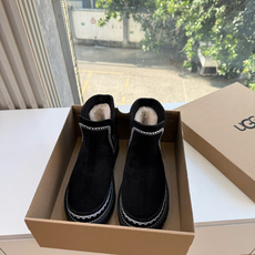 😀G026UGG秋冬新款系列棉鞋雪地靴棉鞋作为的领军品牌,这双新款同样延续了其一贯的舒适理念,穿在脚上轻盈自在,仿佛踩在 😀G026UGG秋冬新款系列棉鞋雪地靴棉鞋作为的领军品牌,这双新款同样延续了其一贯的舒适理念,穿在脚上轻盈自在,仿佛踩在