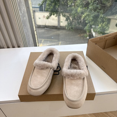 😀G026UGG秋冬新款系列棉鞋雪地靴棉鞋作为的领军品牌,这双新款同样延续了其一贯的舒适理念,穿在脚上轻盈自在,仿佛踩在 😀G026UGG秋冬新款系列棉鞋雪地靴棉鞋作为的领军品牌,这双新款同样延续了其一贯的舒适理念,穿在脚上轻盈自在,仿佛踩在