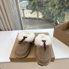 😀G026UGG秋冬新款系列棉鞋雪地靴棉鞋作为的领军品牌,这双新款同样延续了其一贯的舒适理念,穿在脚上轻盈自在,仿佛踩在 😀G026UGG秋冬新款系列棉鞋雪地靴棉鞋作为的领军品牌,这双新款同样延续了其一贯的舒适理念,穿在脚上轻盈自在,仿佛踩在