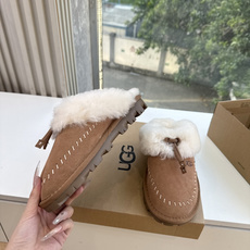 😀G026UGG秋冬新款系列棉鞋雪地靴棉鞋作为的领军品牌,这双新款同样延续了其一贯的舒适理念,穿在脚上轻盈自在,仿佛踩在 😀G026UGG秋冬新款系列棉鞋雪地靴棉鞋作为的领军品牌,这双新款同样延续了其一贯的舒适理念,穿在脚上轻盈自在,仿佛踩在