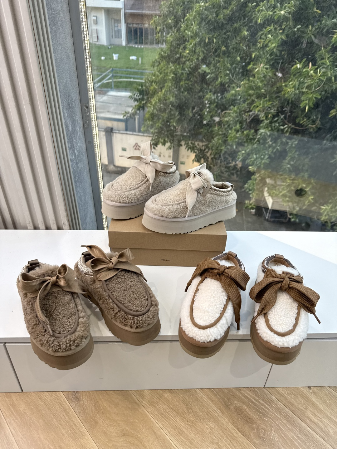 😀G026UGG秋冬新款系列棉鞋雪地靴棉鞋作为的领军品牌，这双新款同样延续了其一贯的舒适理念，穿在脚上轻盈自在，仿佛踩在
