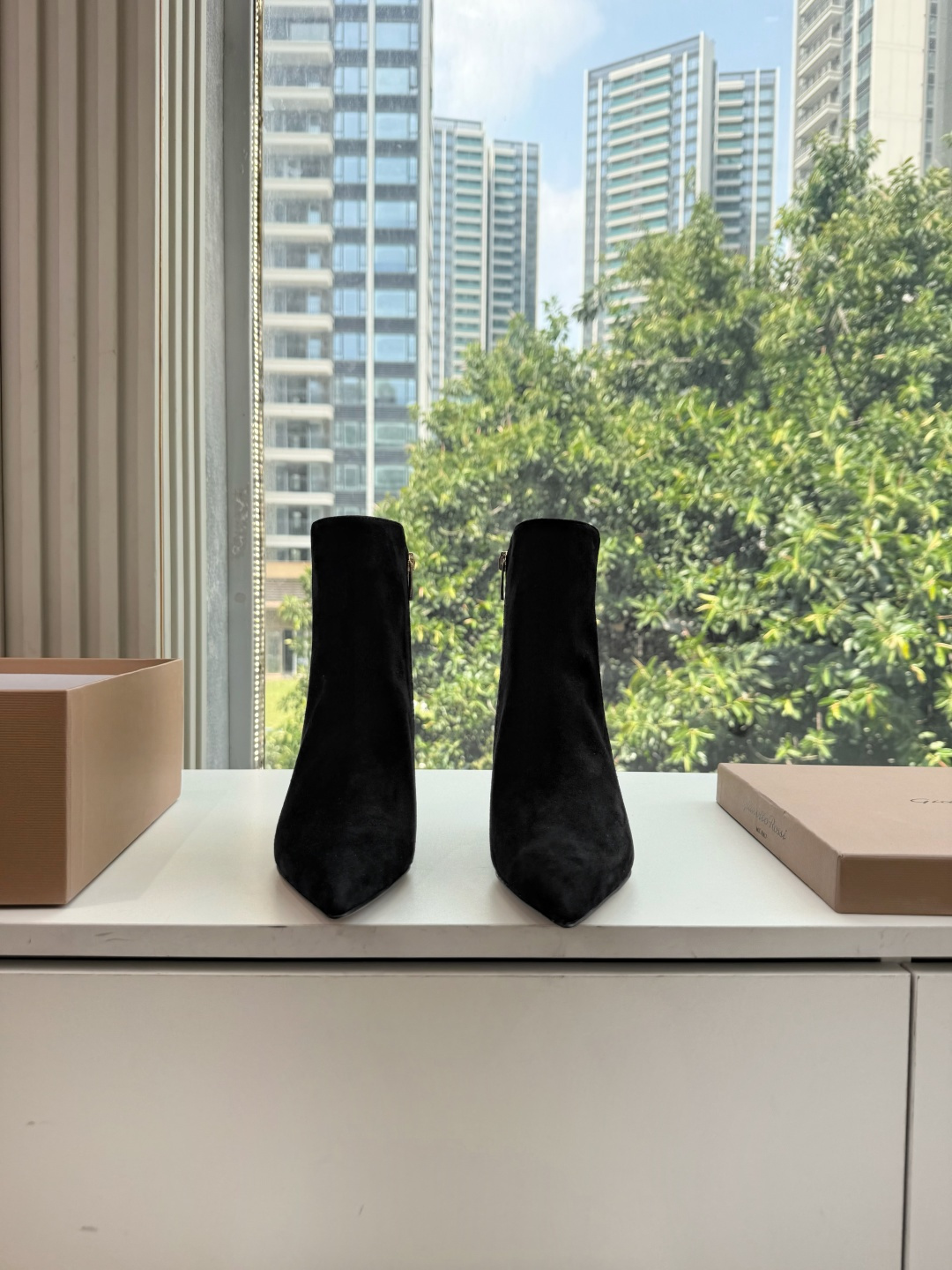 G305🦁吉安维托·罗西GianvitoRossi 秋冬短靴轻松移动,方头短靴 素面设计,简单大方。时尚亮点!秉承了其传 G305🦁吉安维托·罗西GianvitoRossi 秋冬短靴轻松移动,方头短靴 素面设计,简单大方。时尚亮点!秉承了其传