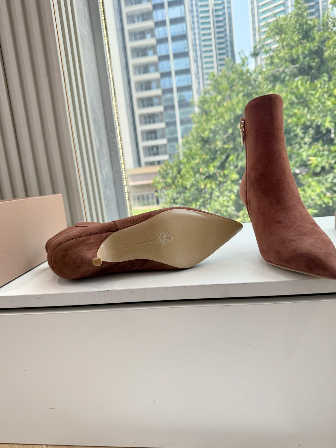G305🦁吉安维托·罗西GianvitoRossi 秋冬短靴轻松移动，方头短靴 素面设计，简单大方。时尚亮点！秉承了其传